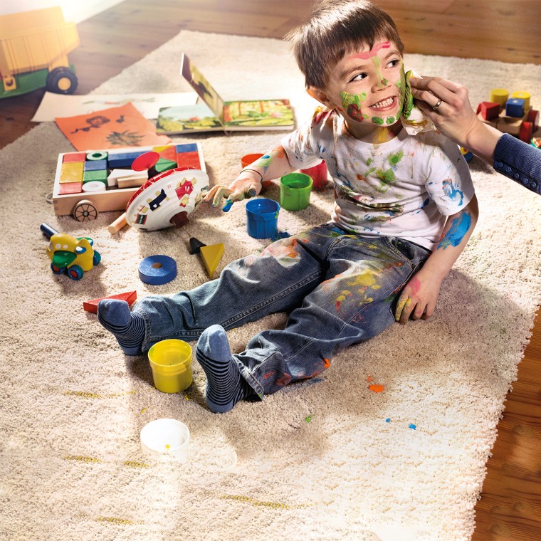 Värviga kaetud laps Värviga kaetud laps