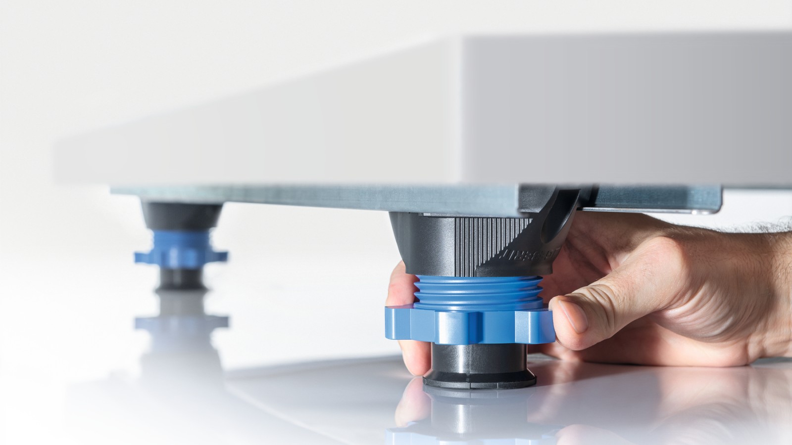 Paigaldusraamiga dušialus