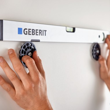 Option peegli kinnitus FlexInstall (© Geberit)