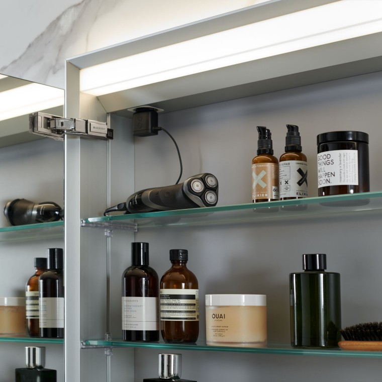 Geberit ONE peegelkapp funktsiooniga ComfortLight Geberit ONE peegelkapp funktsiooniga ComfortLight