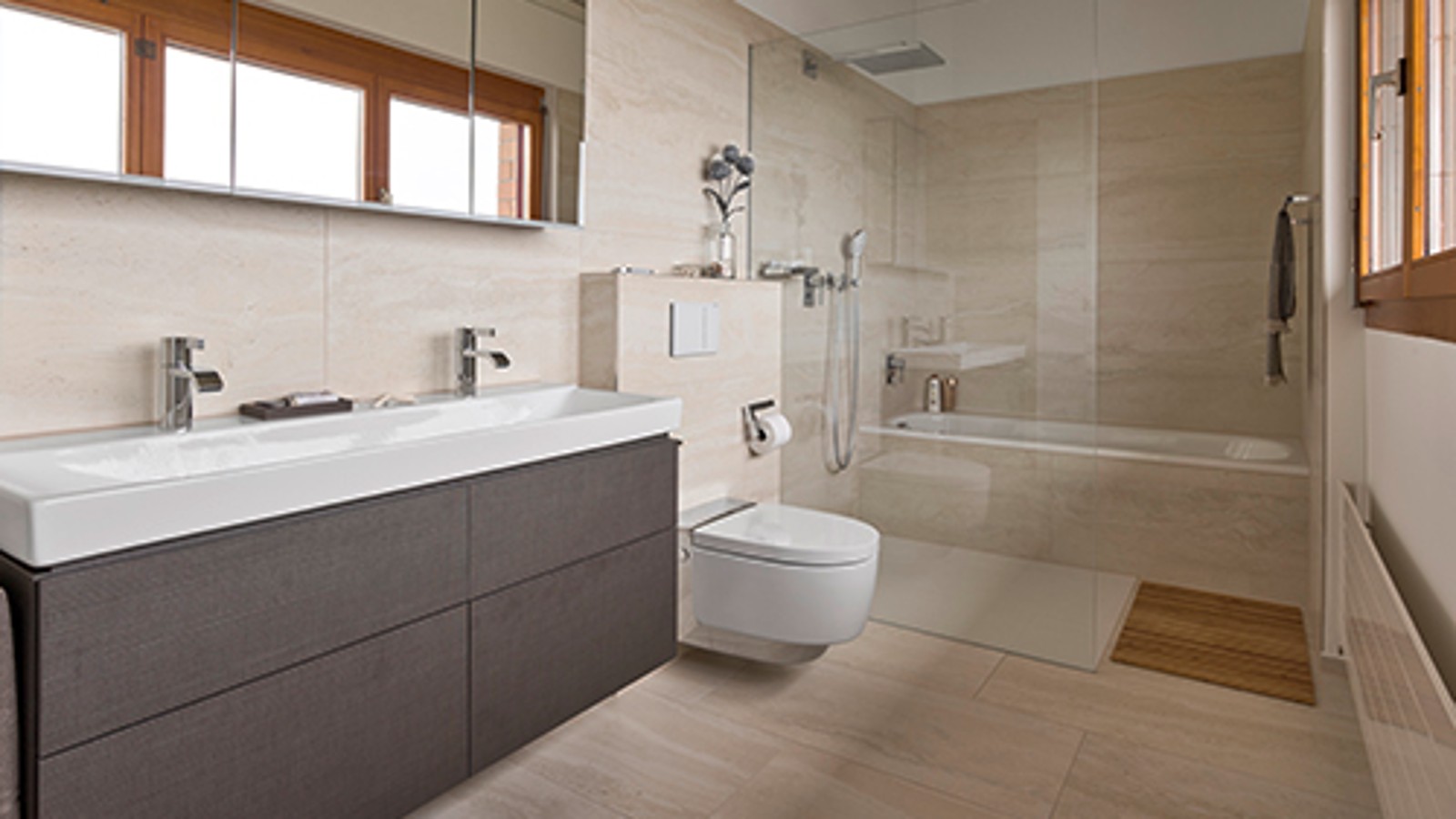 Vannituba Geberit AquaClean dušš-WC-ga pärast renoveerimist Vannituba Geberit AquaClean dušš-WC-ga pärast renoveerimist