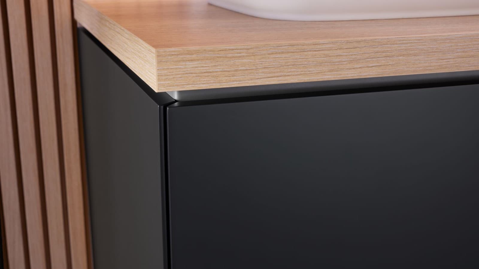 Matistatud viimistlusega must aluskapp Geberit ONE Matistatud viimistlusega must aluskapp Geberit ONE