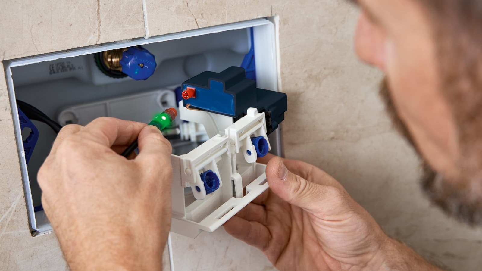 Geberit HS05 hügieeniloputusseadme moderniseerimine (© Geberit) Geberit HS05 hügieeniloputusseadme moderniseerimine (© Geberit)